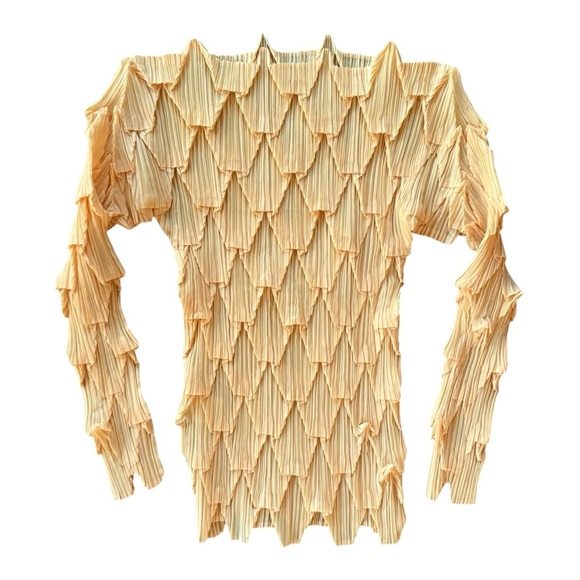 RARE Issey Miyake 3-D scale top - Picture 1 of 5